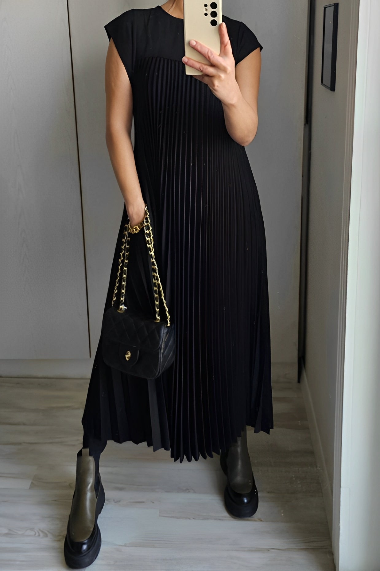 Zena - Langes, leicht gefälteltes Kleid für Damen