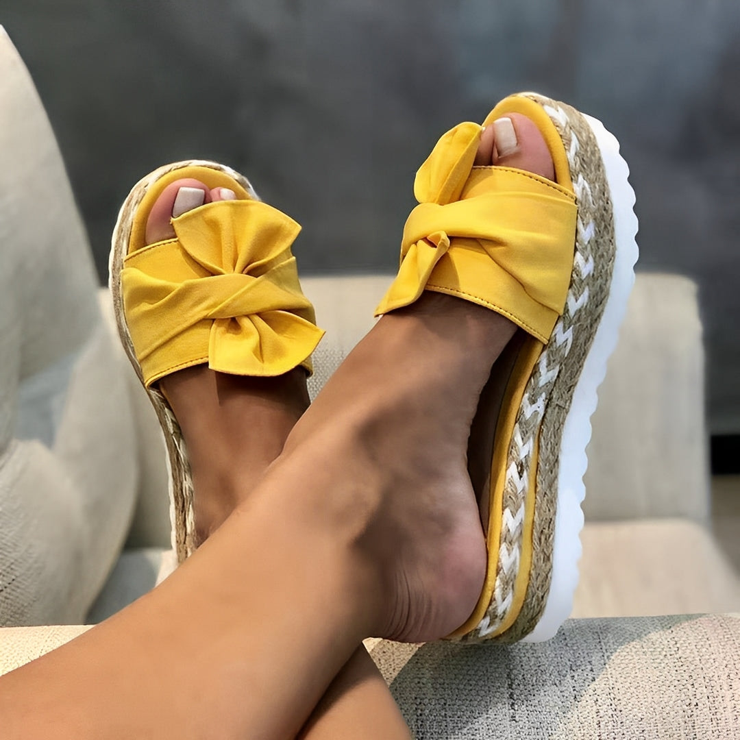 Arleen - Bequeme Damensandalen mit Schleife
