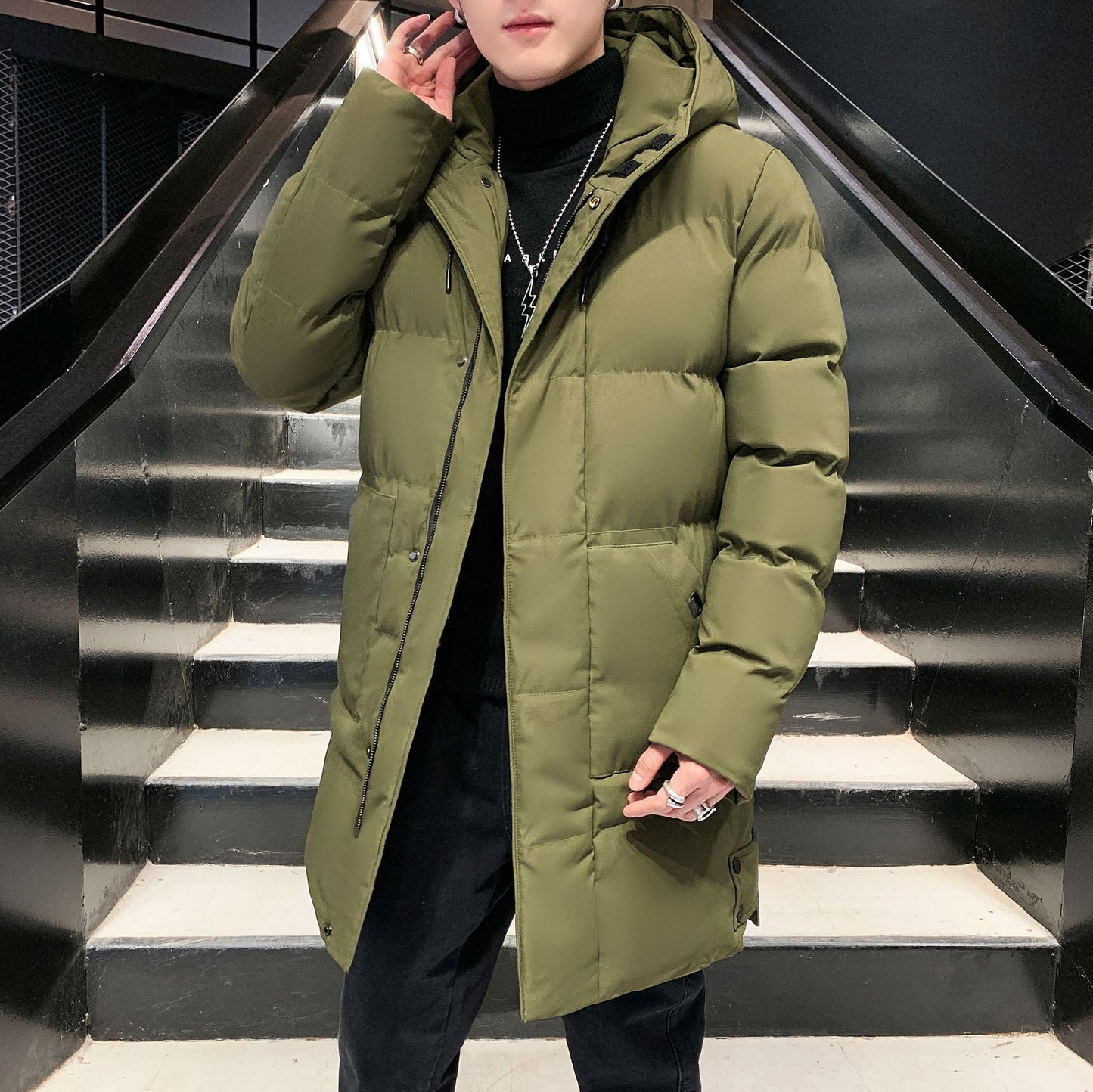 Riordan - Moderne Herrenjacke mit Kapuze aus Daunen