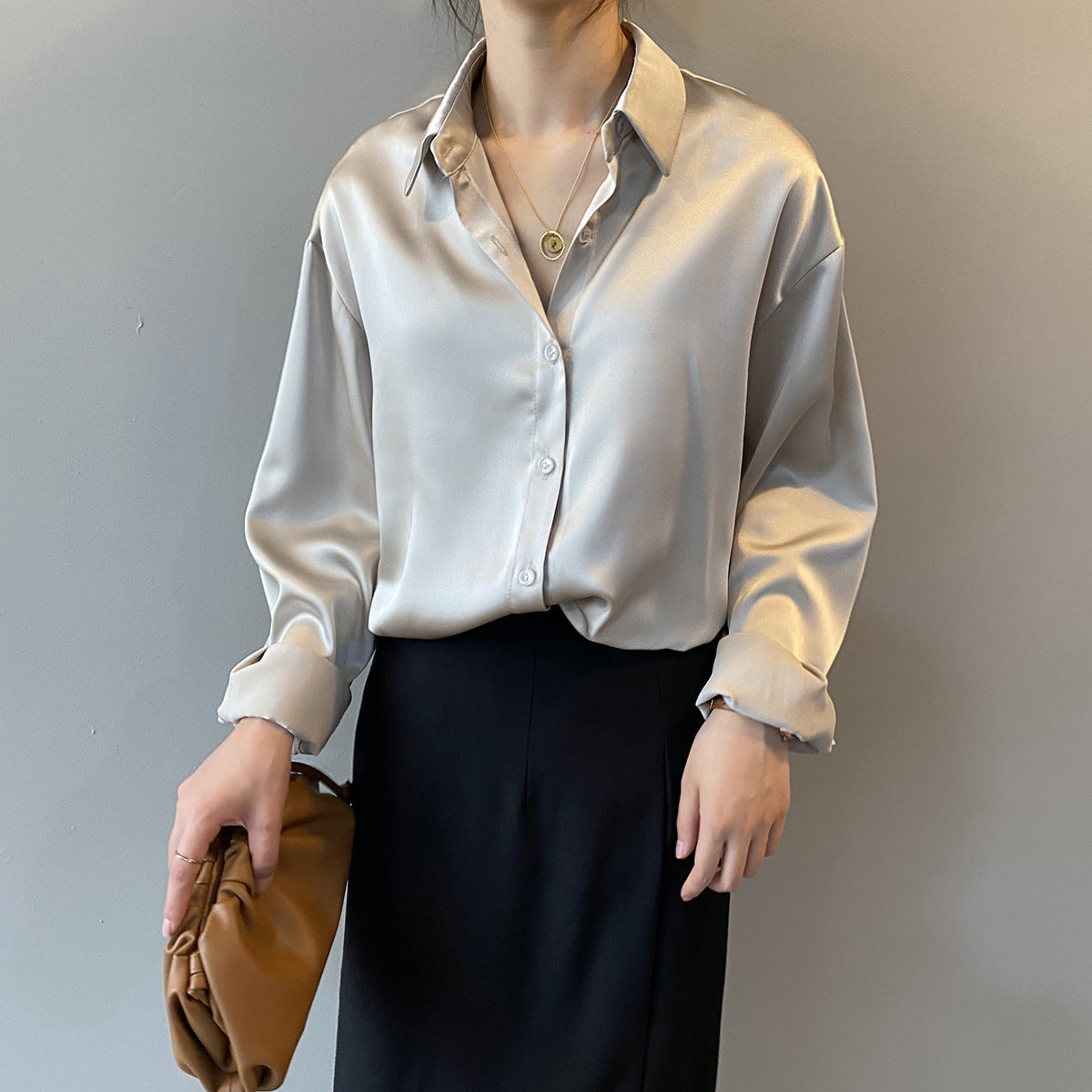 Briana - Elegante Satin-Seidenbluse mit Knöpfen für Damen