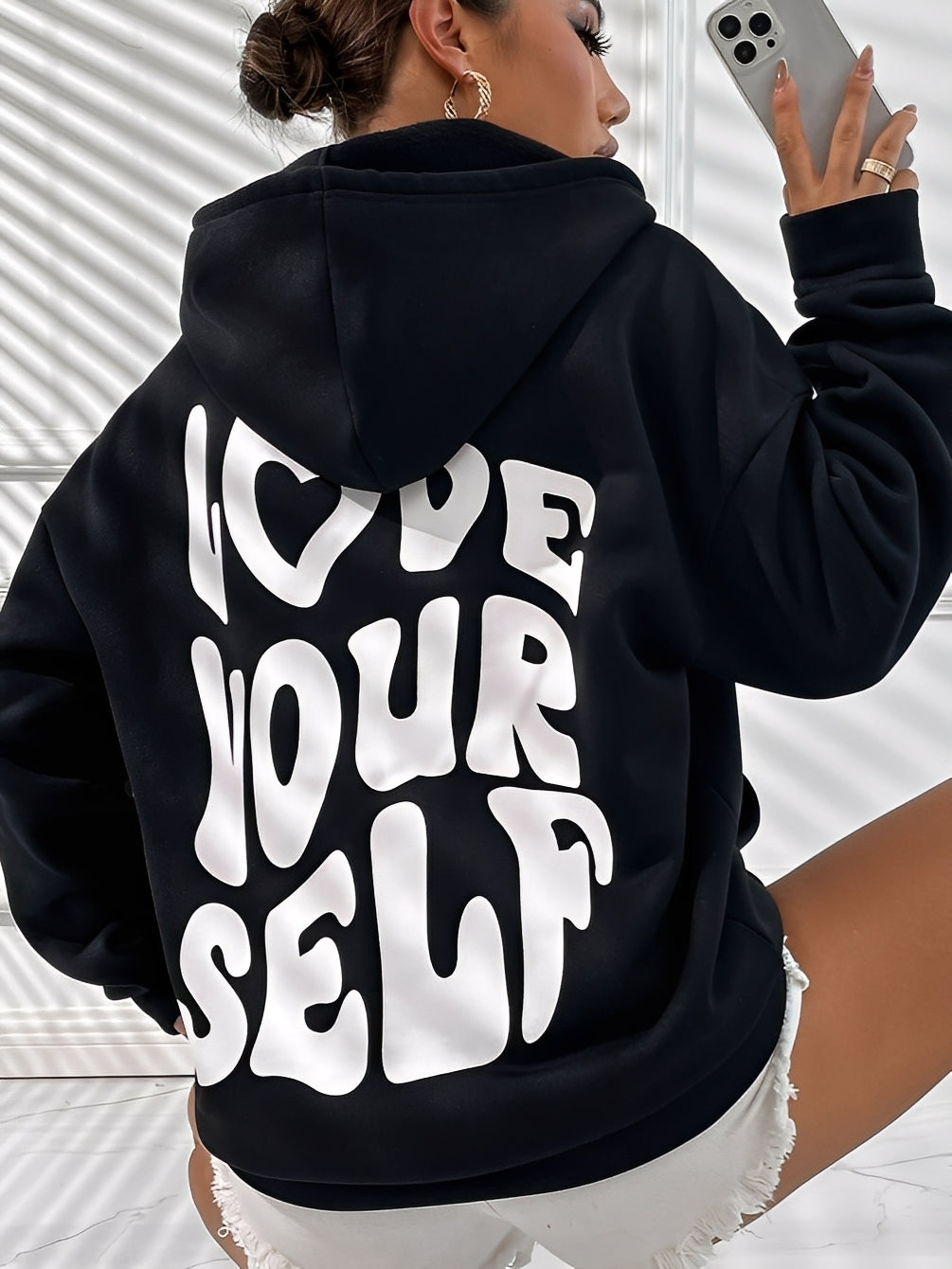 Marian - Stylowa bluza z kapturem z wyrazistym wzorem dla kobiet