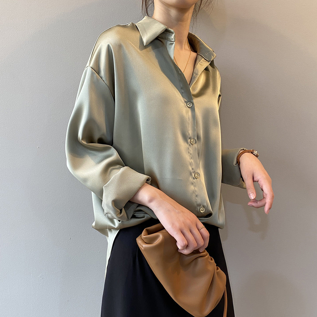 Briana - Elegante Satin-Seidenbluse mit Knöpfen für Damen