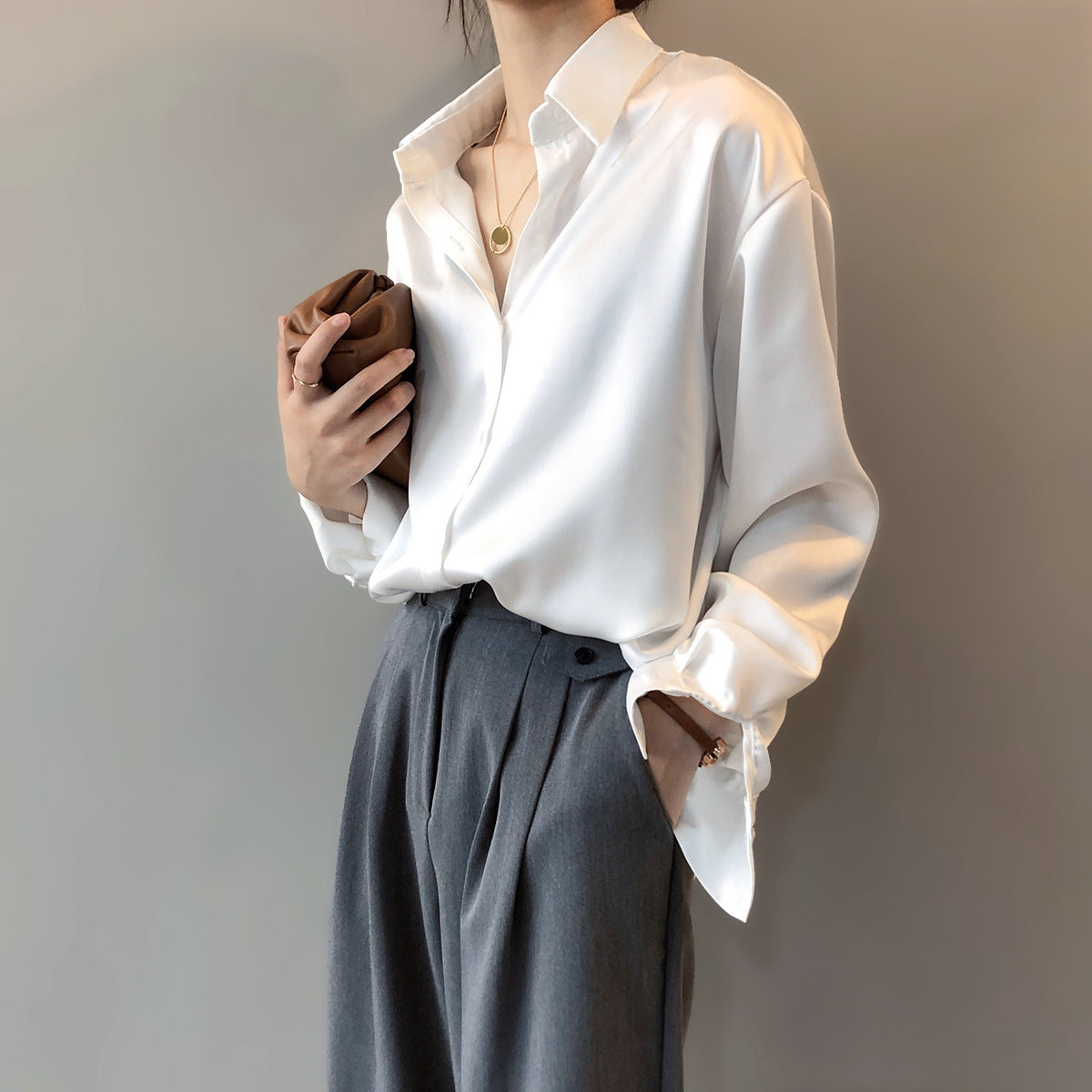 Briana - Elegante Satin-Seidenbluse mit Knöpfen für Damen