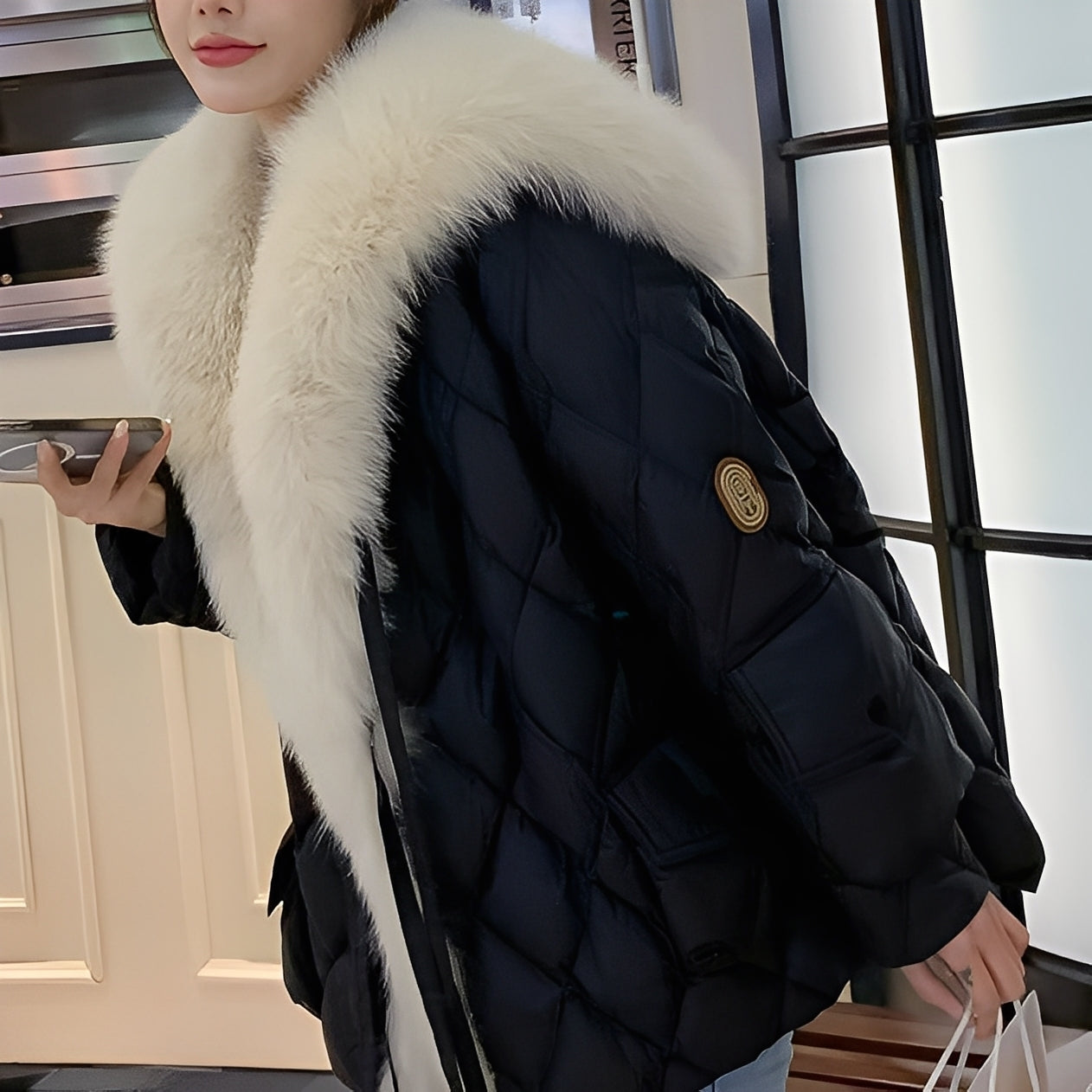 Marjorie - Trendige Damen-Daunenjacke mit Fellkragen