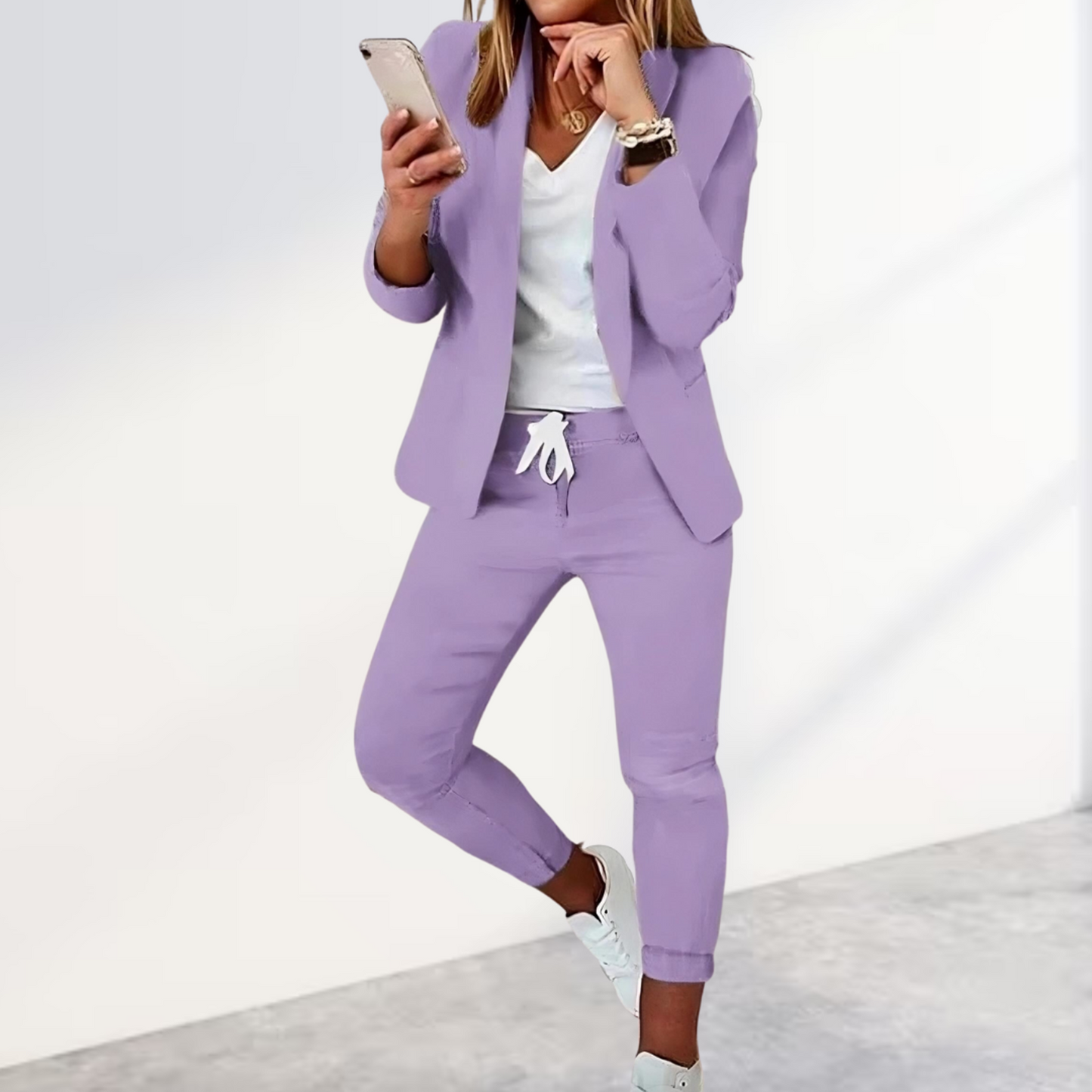 Amélie – Modischer Blazer und Passende Hose