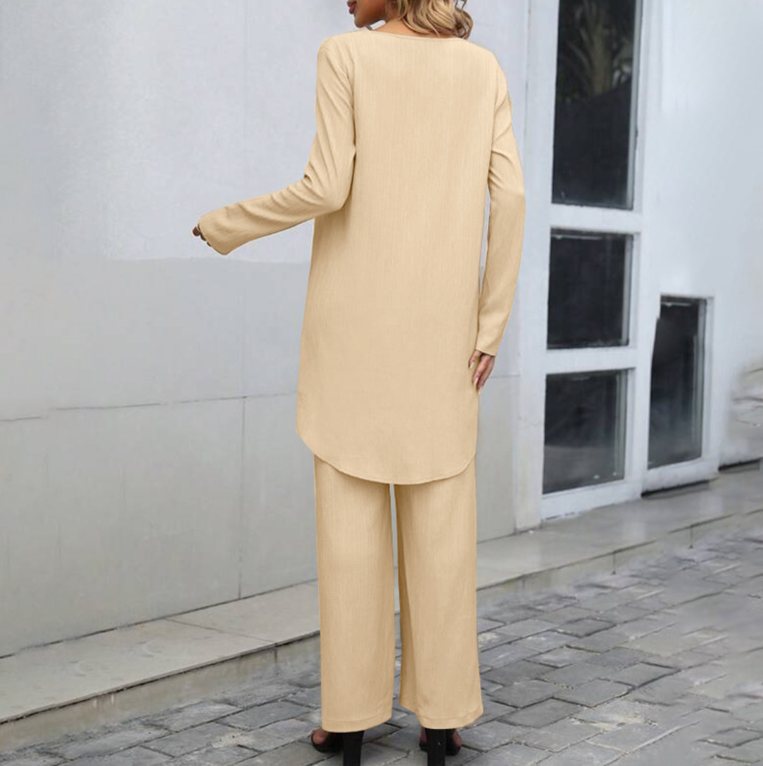 Ruth - Stilvolles Set mit asymmetrischem Saum