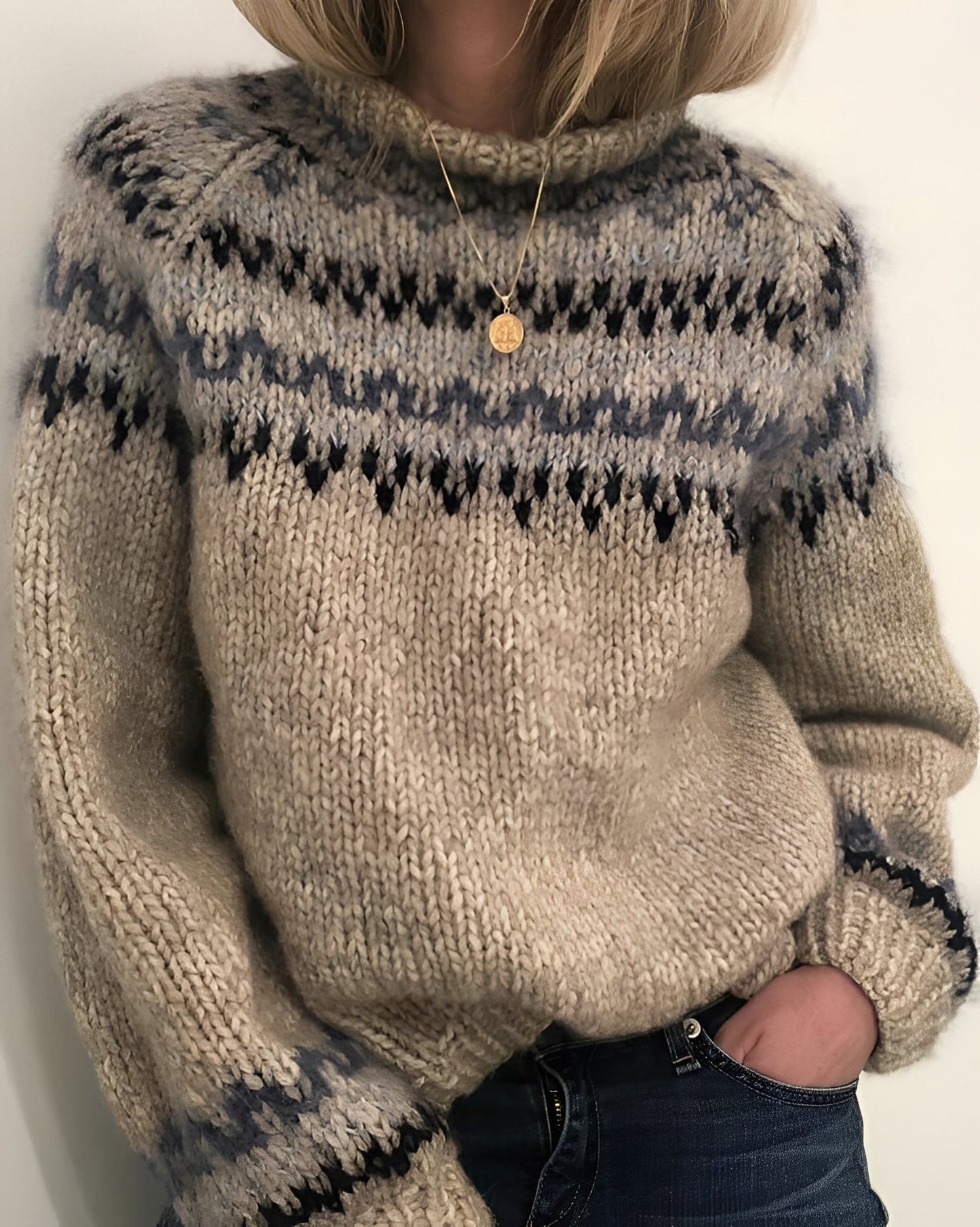 Karissa - Modischer, entspannter Damenpullover mit Design