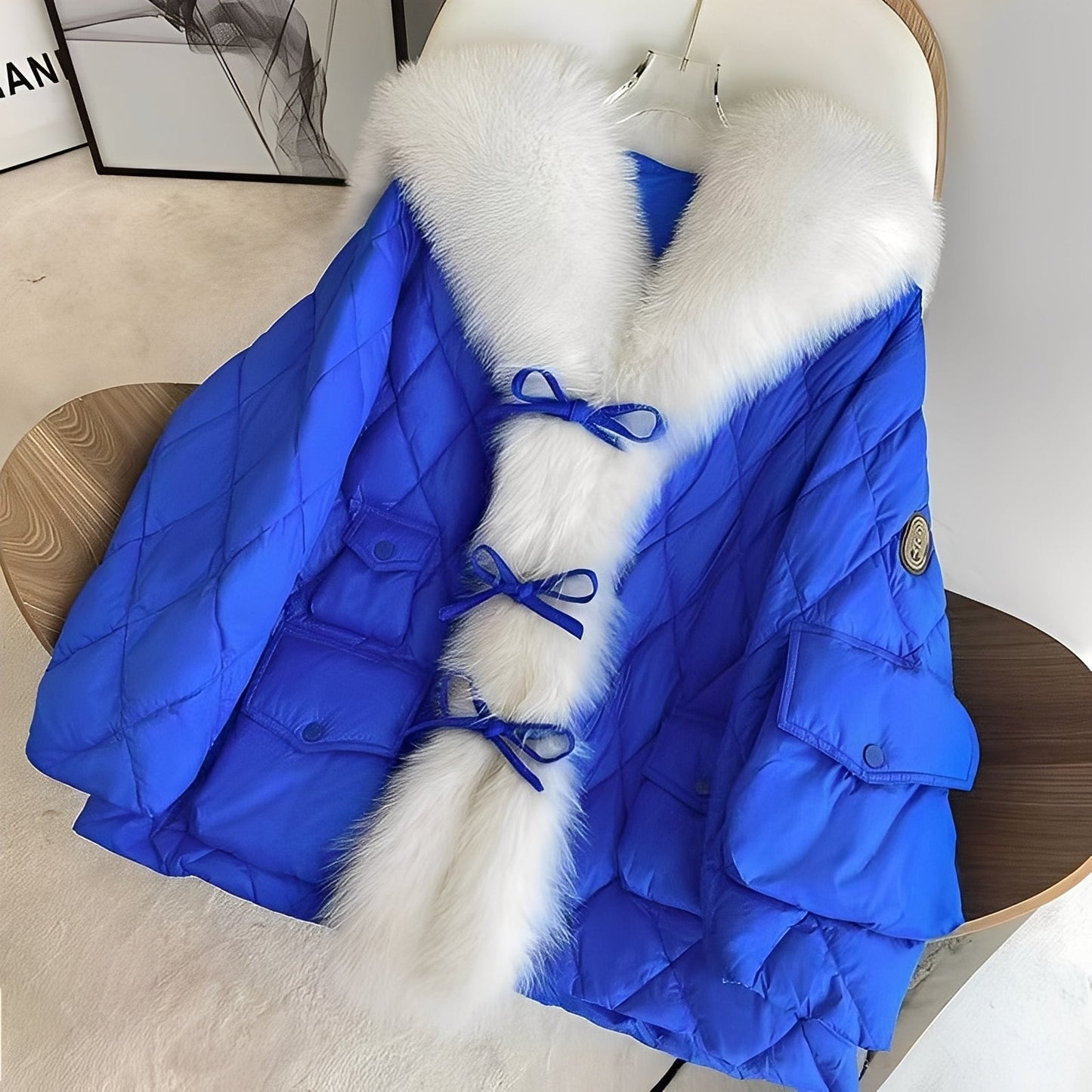Marjorie - Trendige Damen-Daunenjacke mit Fellkragen