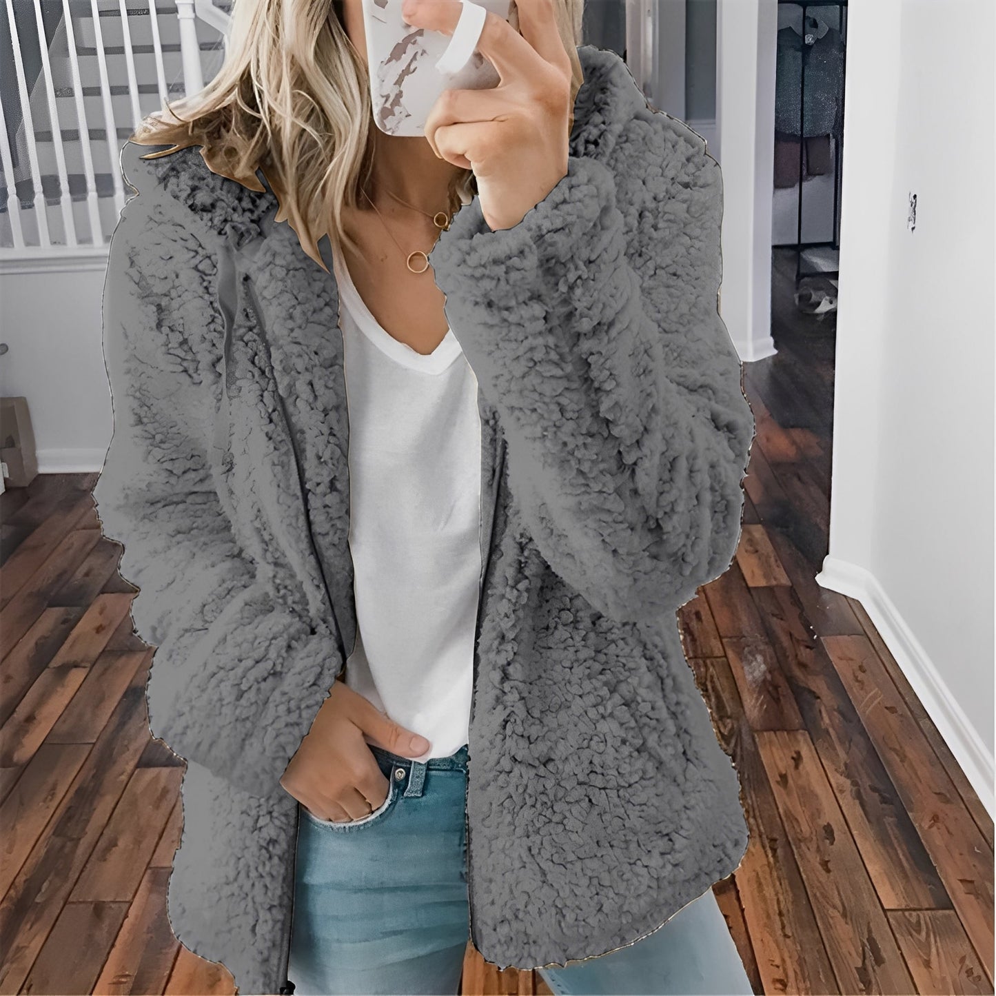 Blaire - Kuschelige Damenkapuzenjacke aus Teddyfell