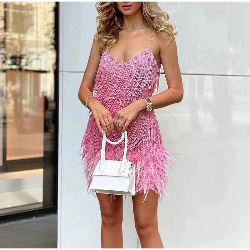 Meera - Kurzes Partykleid mit Federn, Elegant & Auffallend