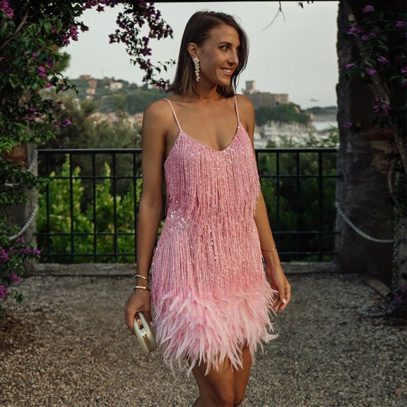 Meera - Kurzes Partykleid mit Federn, Elegant & Auffallend