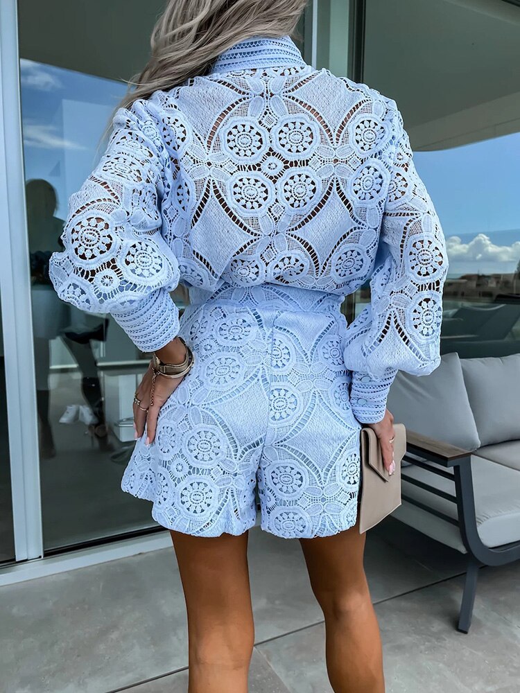 Aurora – Spitzen-Set mit Eleganter Bluse und Shorts