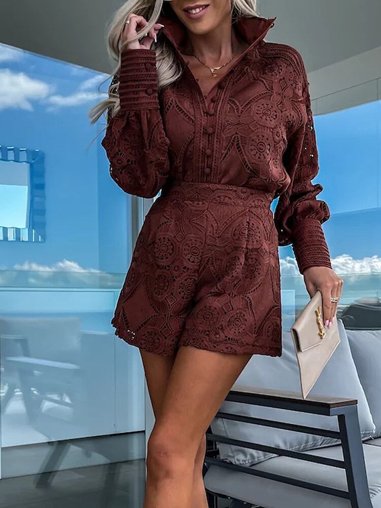 Aurora – Spitzen-Set mit Eleganter Bluse und Shorts