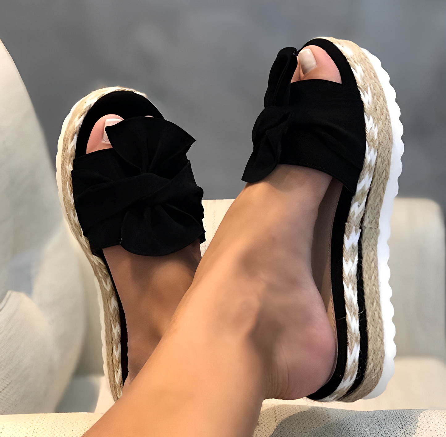 Arleen - Bequeme Damensandalen mit Schleife