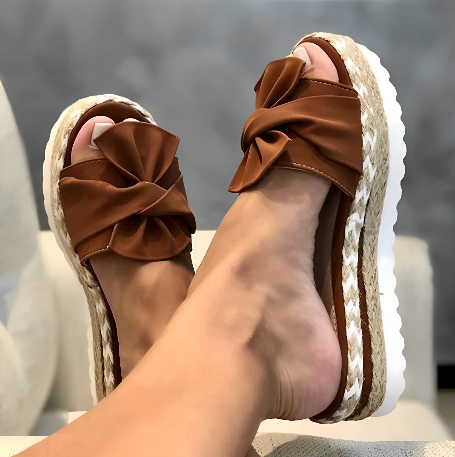 Arleen - Bequeme Damensandalen mit Schleife