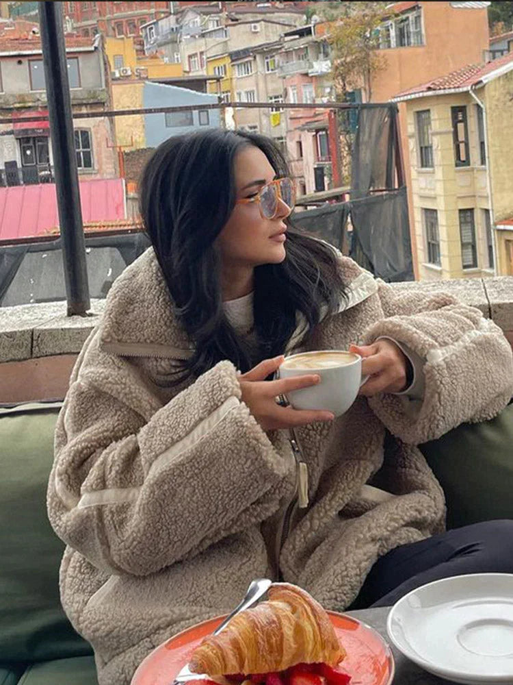 Daria – Teddy-Mantel Oversize