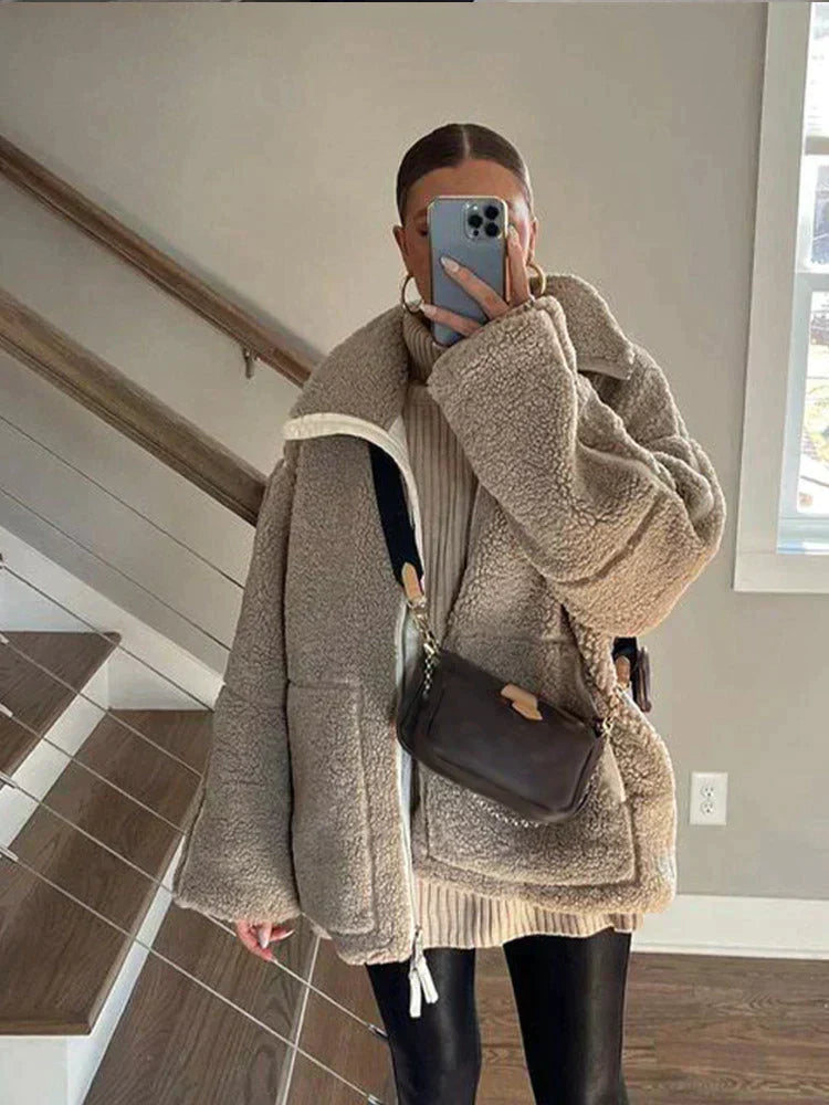 Daria – Teddy-Mantel Oversize
