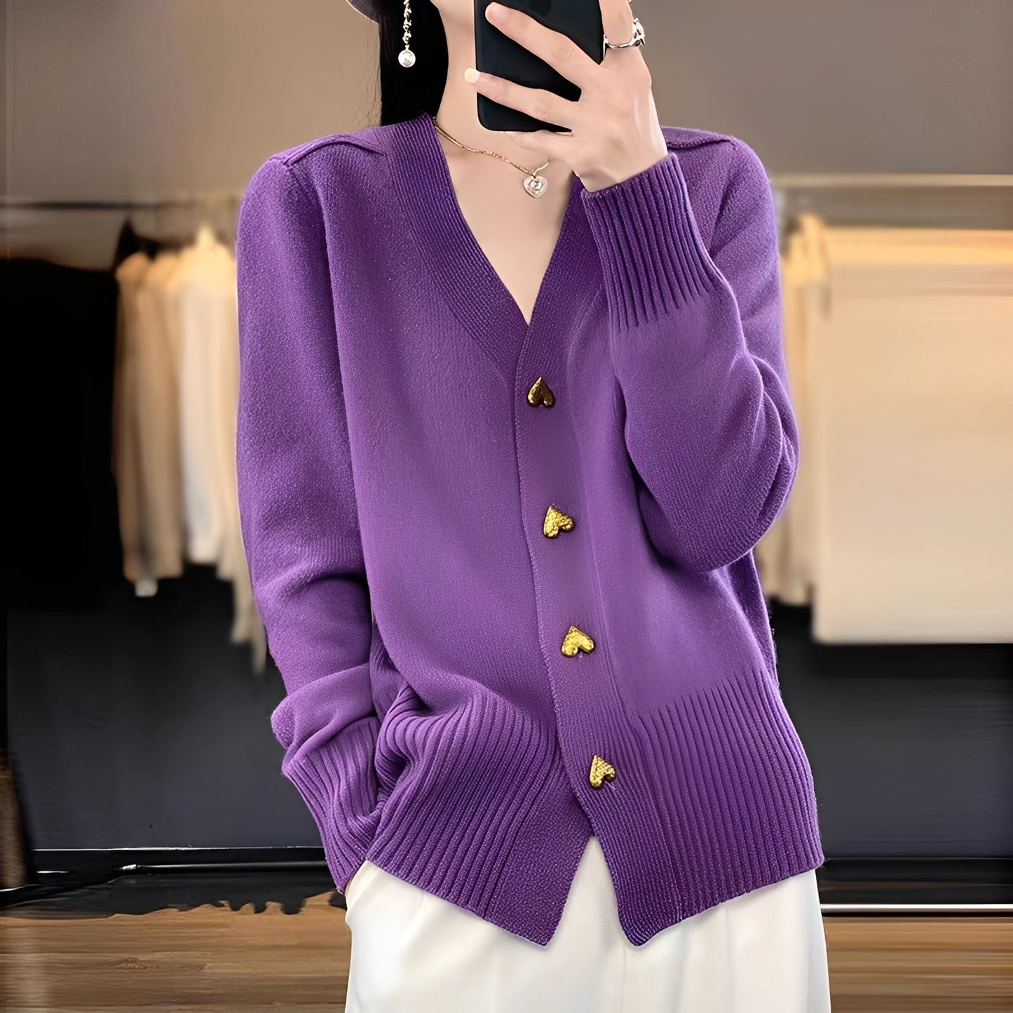 Valarie - damski kardigan z guzikami w kształcie serca