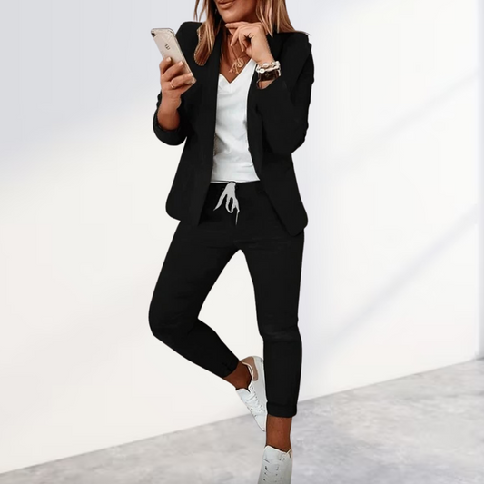 Amélie – Modischer Blazer und Passende Hose
