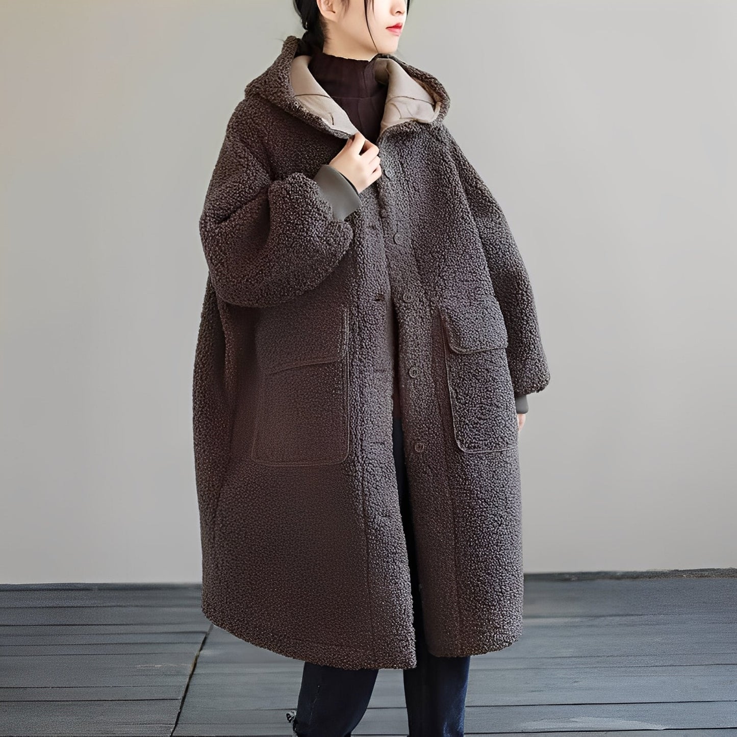 Nydia - Bequemer Damenmantel aus Wolle mit Kapuze