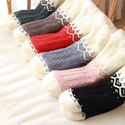 Danika - Trendige gestrickte Kuschelsocken mit Herzmuster für Damen