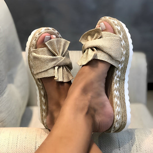 Arleen - Bequeme Damensandalen mit Schleife
