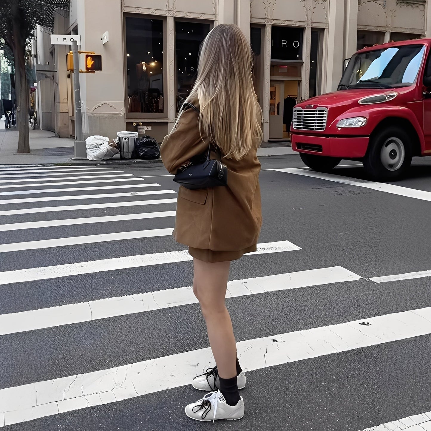 Ashlea - Elegantní sako s klopami a sukní pro dámy