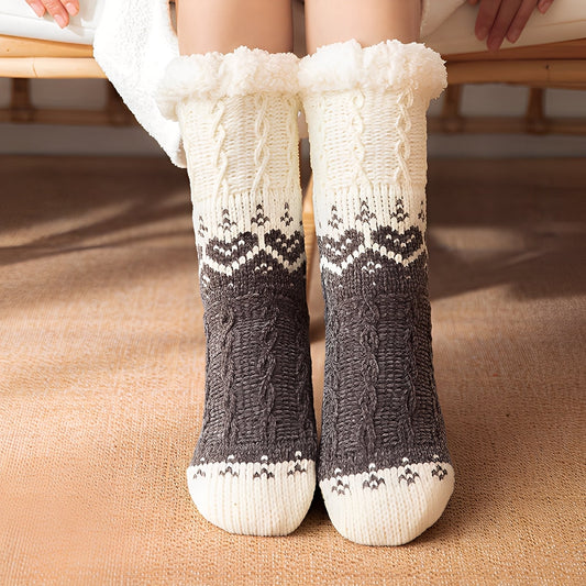Danika - Trendige gestrickte Kuschelsocken mit Herzmuster für Damen