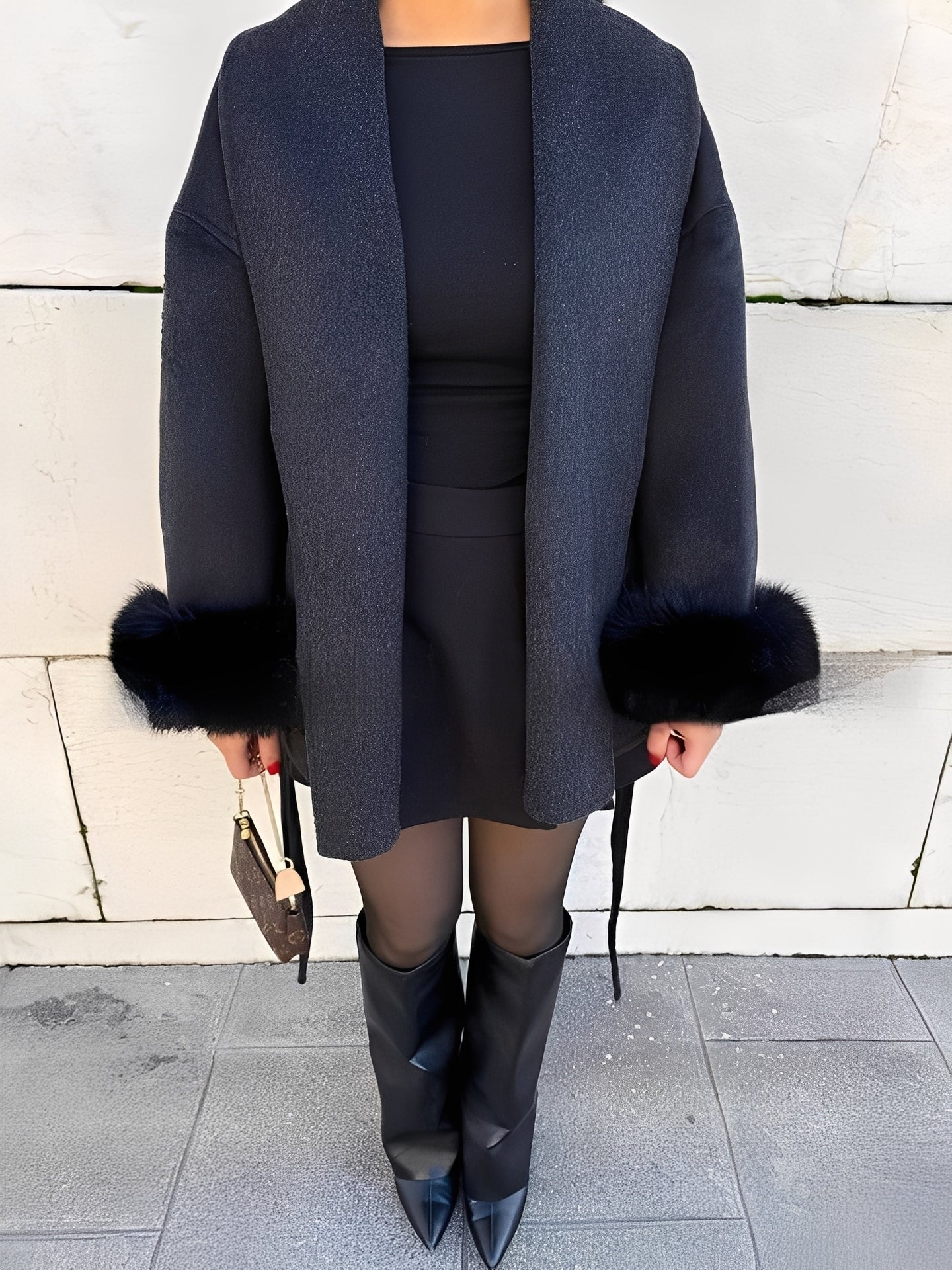 Armani - Elegancki, stylowy płaszcz damski z futrzanym wykończeniem