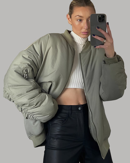 Coleen - duża kurtka bomberka damska o luźnym kroju typu locker cut