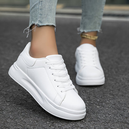 Romy - Weiße Ledersneaker mit minimalistischem Design