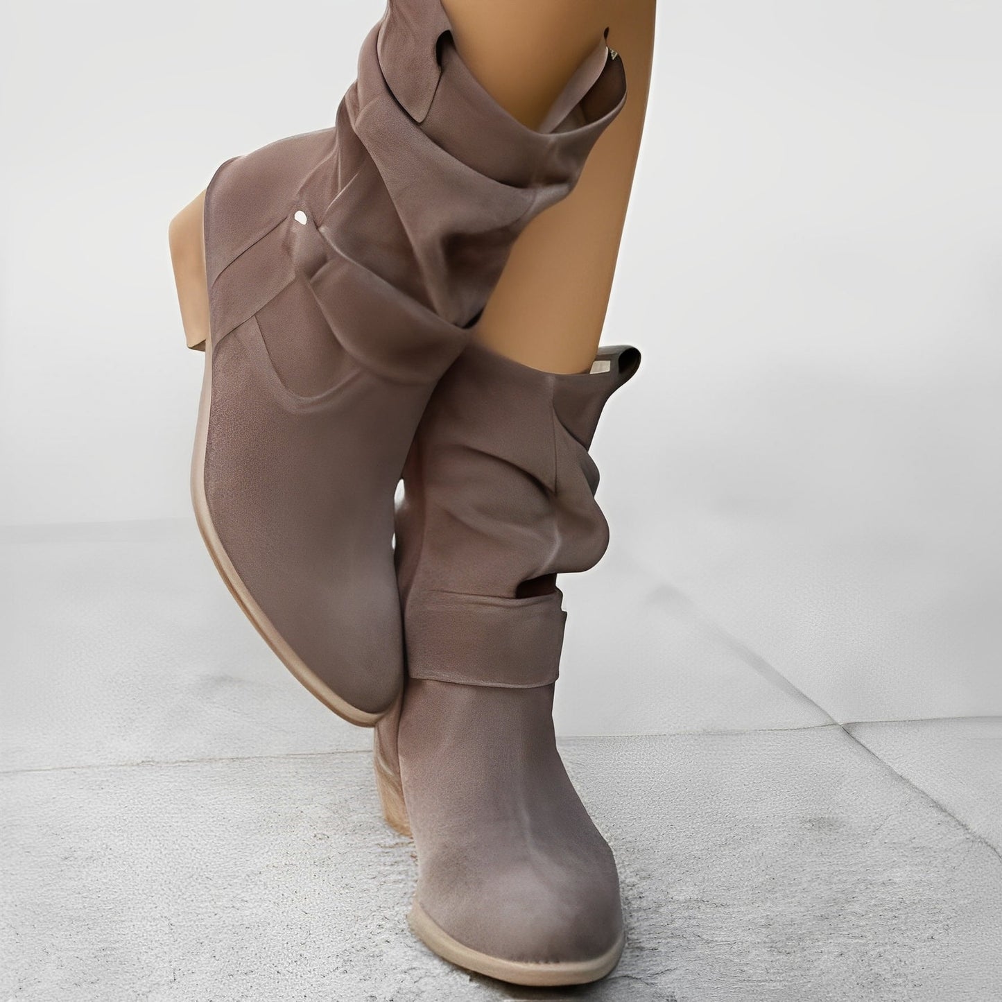 Celestine - Modne krótkie damskie kozaki z okrągłym noskiem