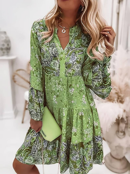 Liora – Locker sitzendes Boho-Kleid mit Blumendetails