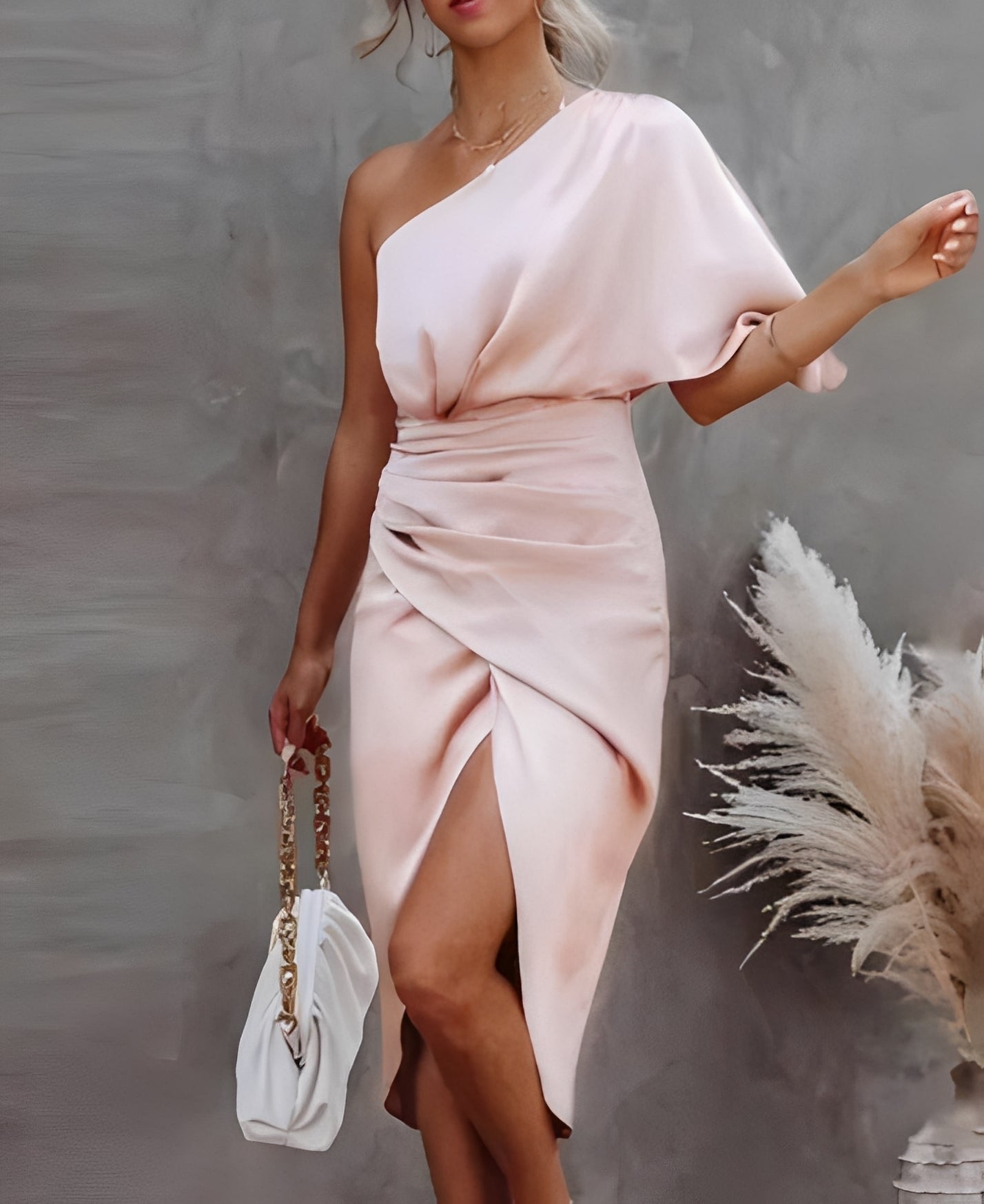 Claudia - Damenkleid mit stilvoller, asymmetrischer Form