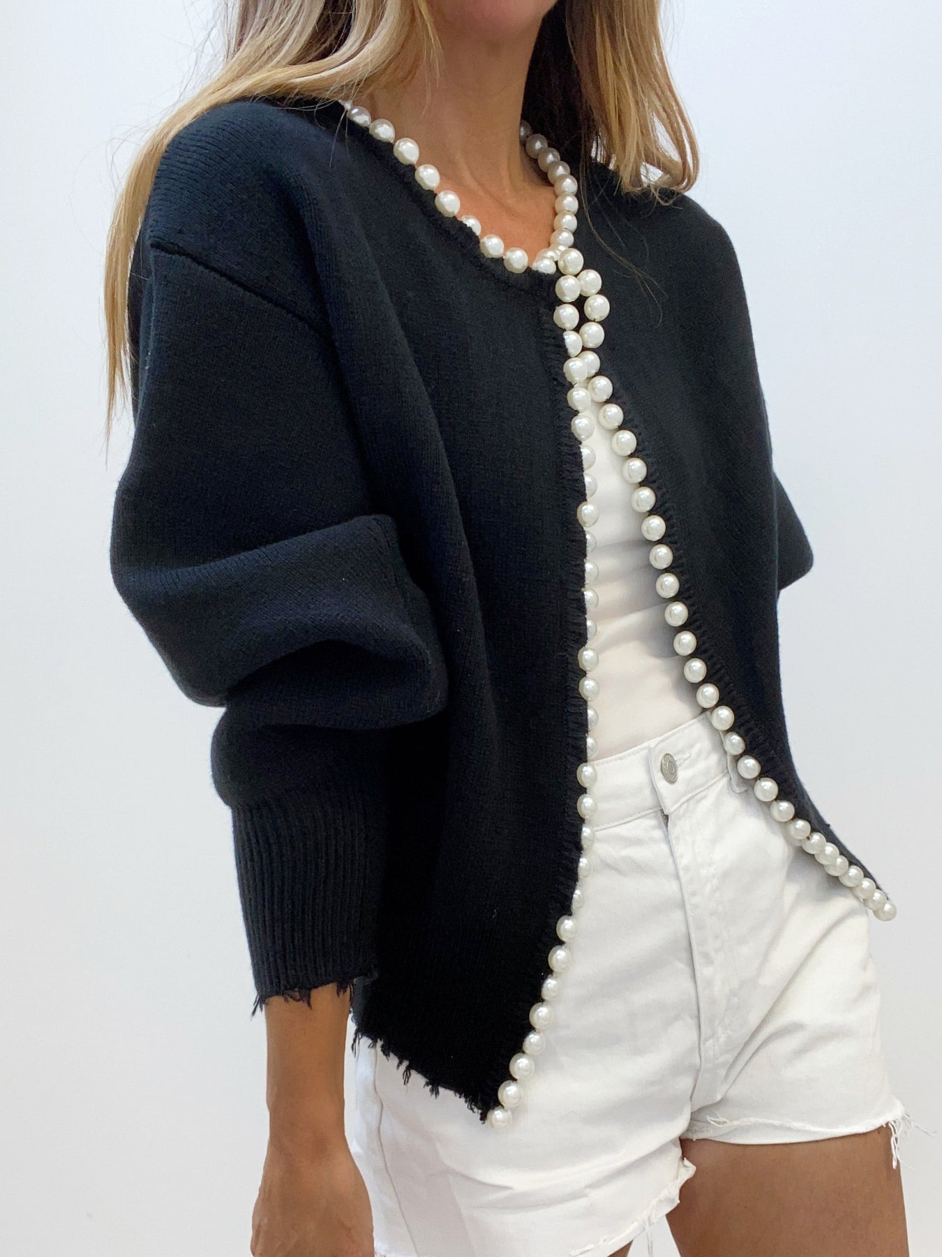 Vivien – Cardigan with pearl embellishments and fringe trim