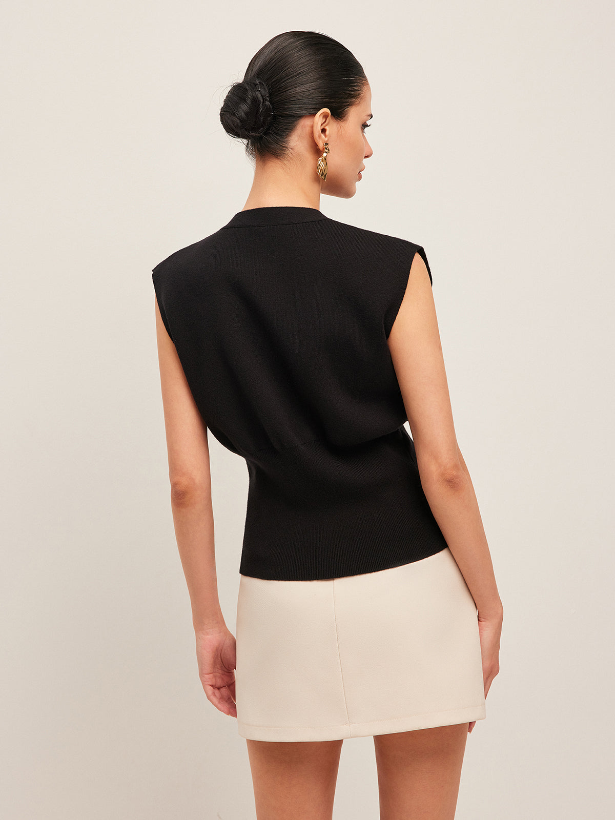 Annalena – Vest with V-neck and buttons