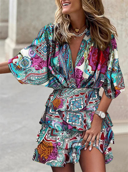 Liora – Robe florale avec décolleté en V et volants