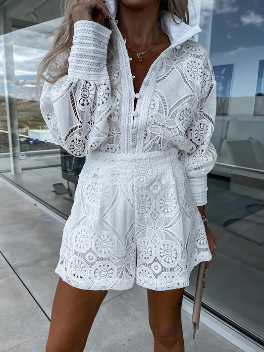 Aurora – Spitzen-Set mit Eleganter Bluse und Shorts