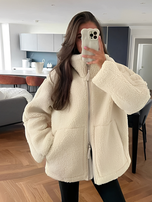 Daria – Teddy-Mantel Oversize