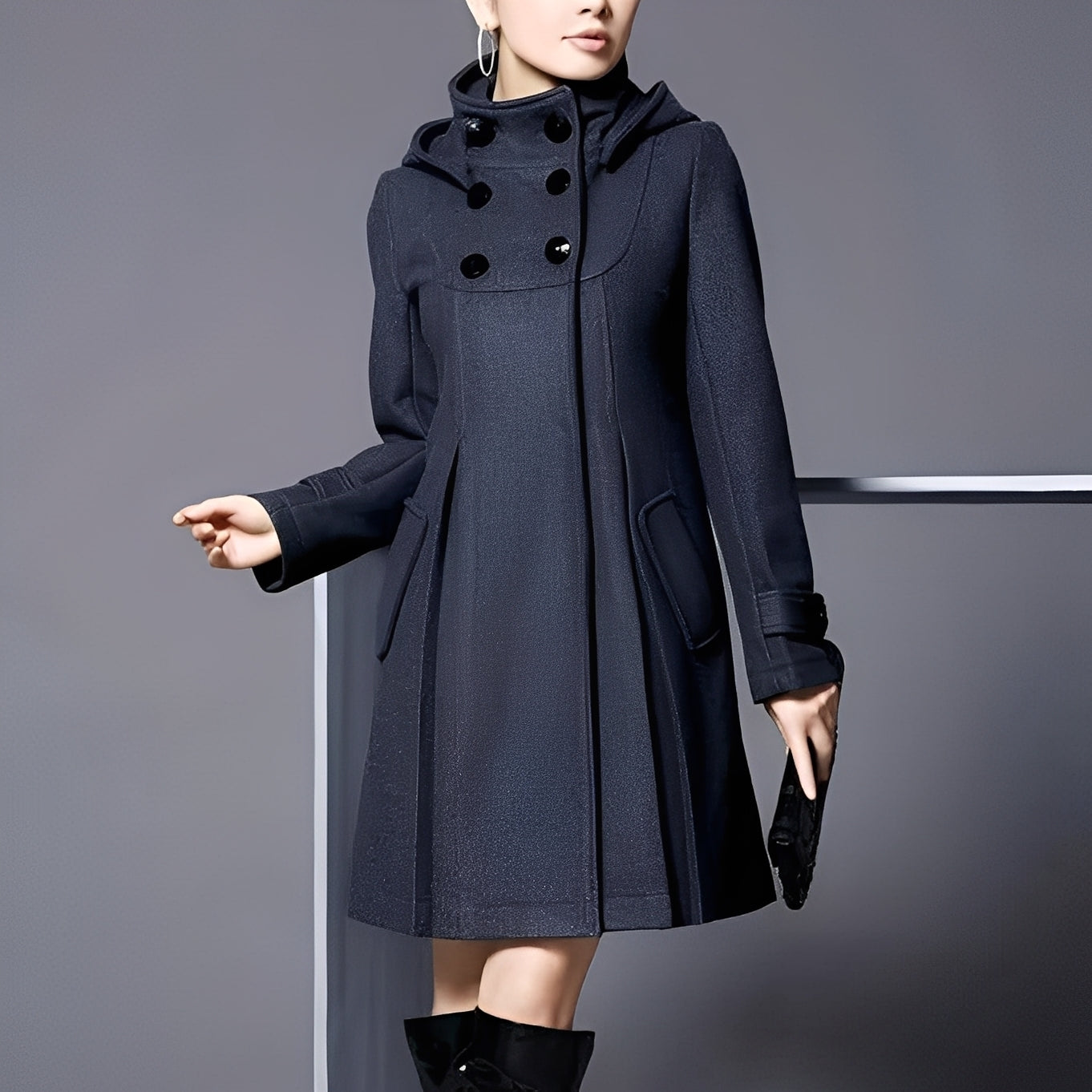 Maree - Comfortable women's coat with hood and side pockets