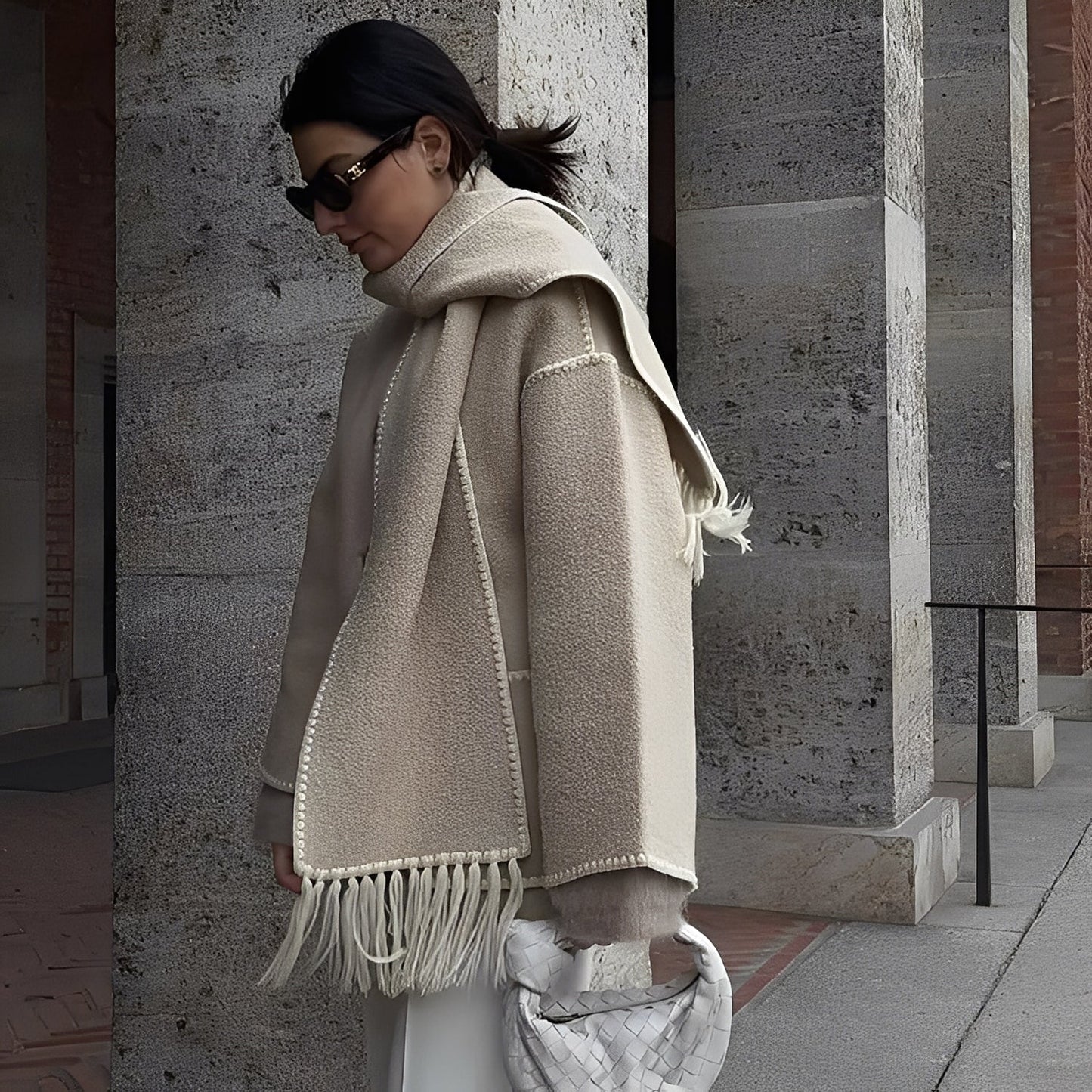 Amilia - Stylowa, luźno skrojona wełniana kurtka z szalem dla kobiet